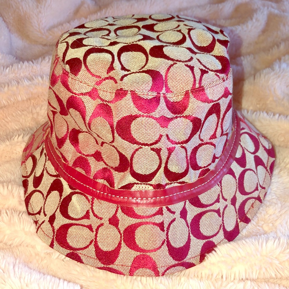 Coach vintage red logo bucket hat